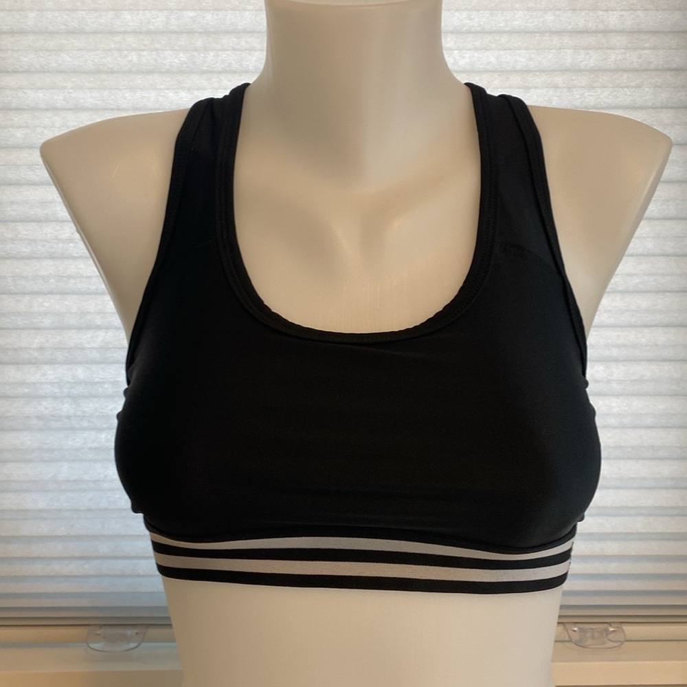 Onzie Yoga Elastic Band Bra top. S/M
Black and white. BNWT